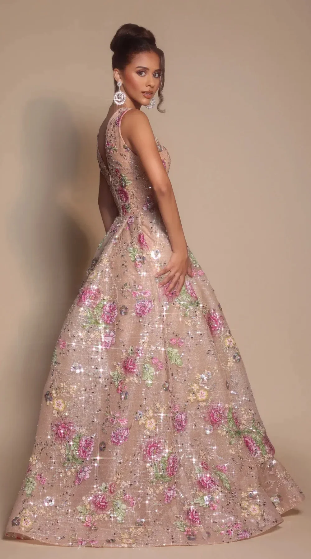 Customized Graceful Delicate Luxury Dress with V-Neck Floral Embroidered Appliqués Sparkle  Sleeveless Design Quinceanera Gown