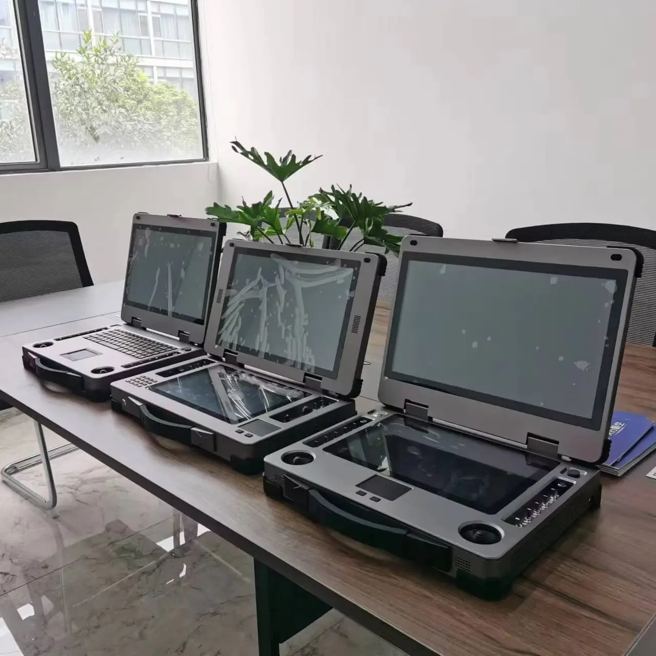 Imagen 6: Estación de Control Terrestre para Drones VTOL, Control Remoto UAV, Radio Definida por Software, Pantalla Dual, Enlace de Datos de Video, Estación Terrestre para Drones