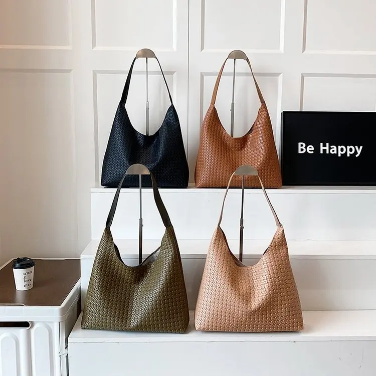 

Женская сумка через плечо большой вместимости в стиле ретро, новинка 2025, модная пригородная сумка-ведро, тканая сумка-тоут для ежедневного использования, искусственная кожа