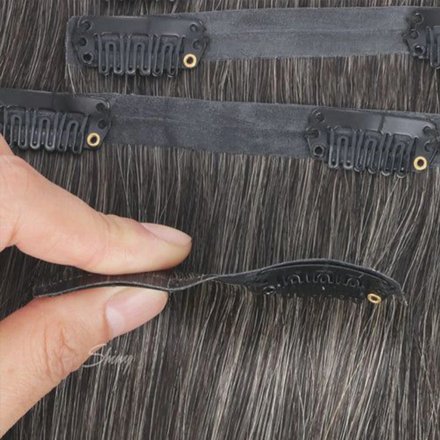 Extensions de Cheveux Humains Lisses Gris Argent avec Frange à Clips, Vrais Cheveux Humains Doux Remy Brésiliens, 14-24 Pouces, 140g/10Pcs, 100%