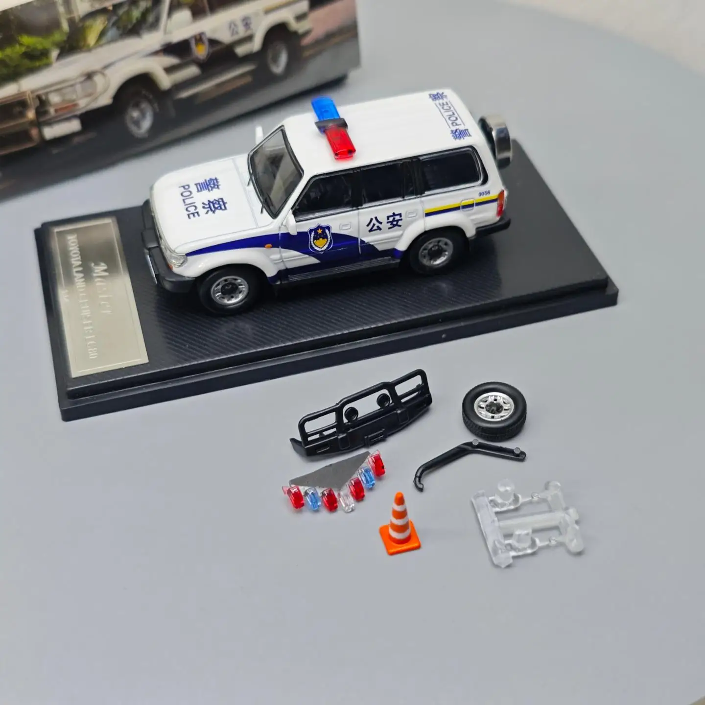 1:64 Land Cruiser LC80 Police Simulation Alloy Mini Car Model Collection Gift Toy