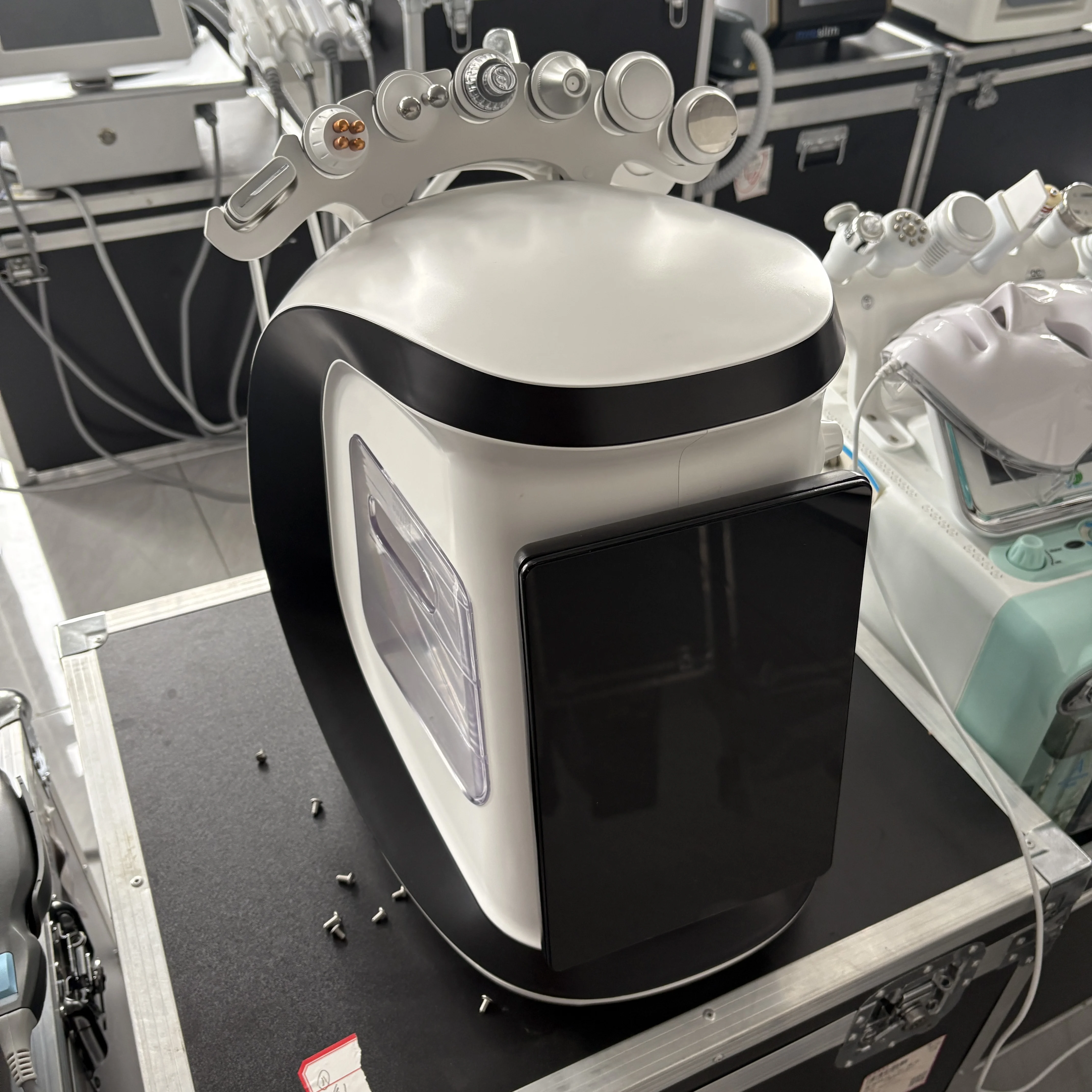 

Портативный кислородный струйный скруббер для кожи 8 в 1, машина для глубокого очищения лица для удаления черных точек, для домашнего спа-салона