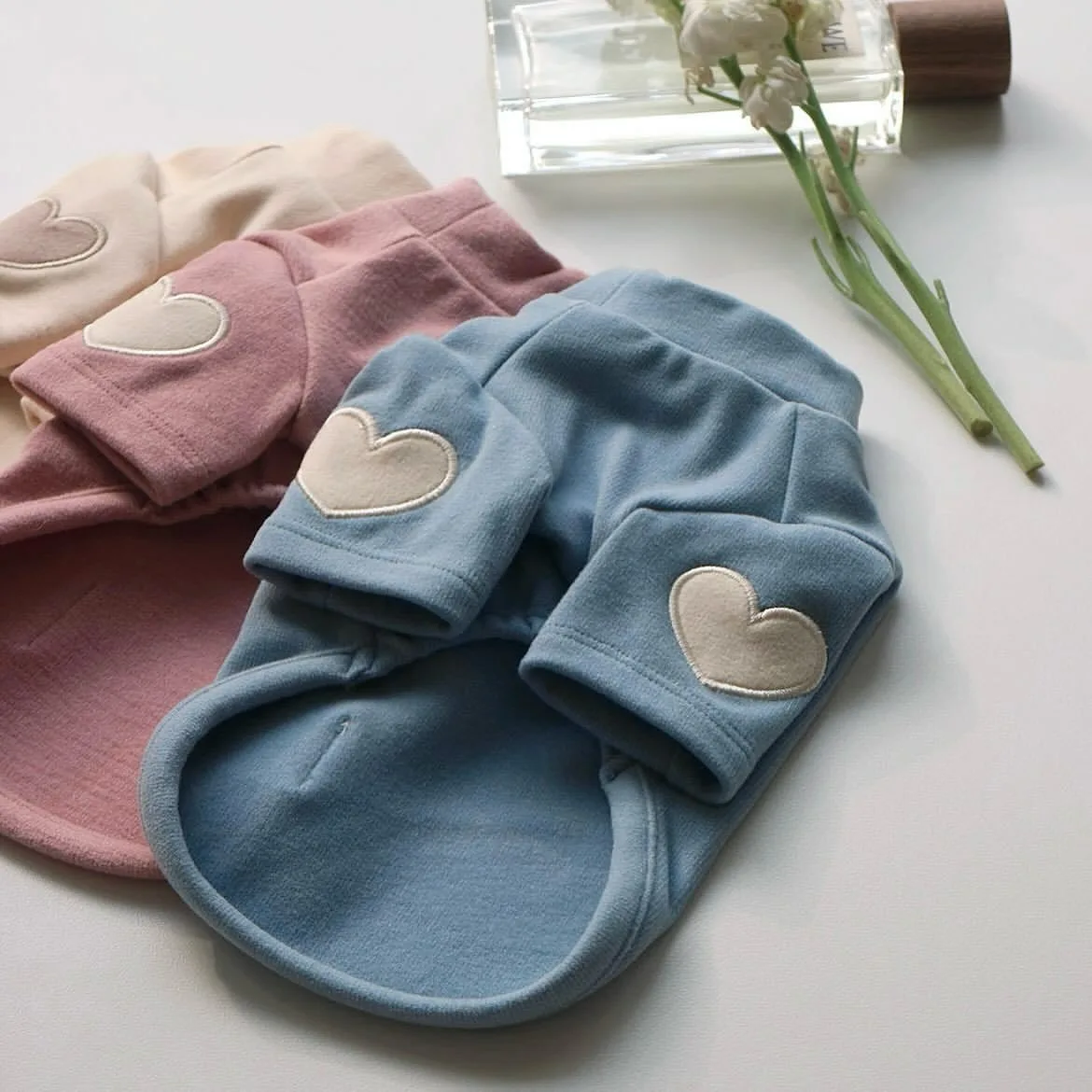 جديد قميص القط الحيوانات الأليفة الملابس الدافئة كلب الملابس قاعدة مصمم لطيف الحب الدب تيدي يوركشاير هوديي جرو الملابس MWTJK01