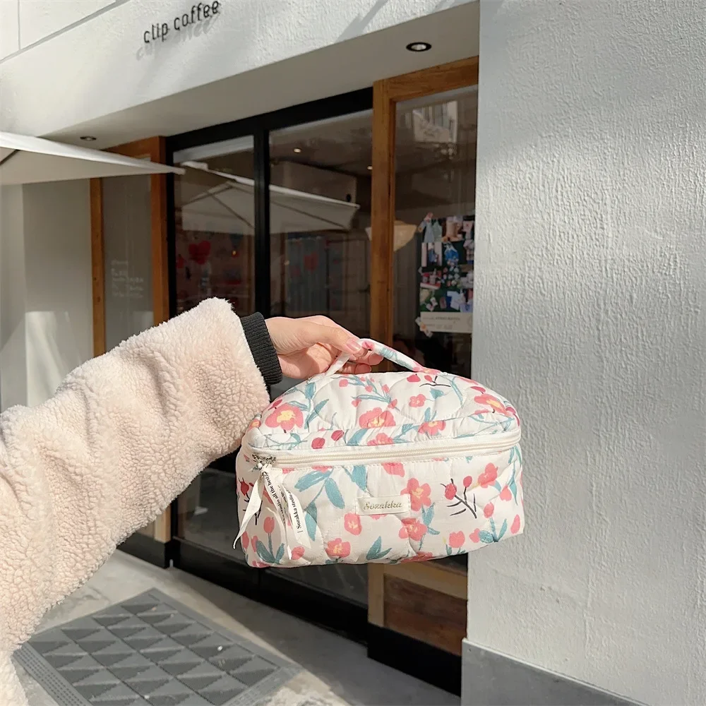 Large Capacity Floral Women\'s Cosmetic Bag Fashion Casual Portable Ladies Storage Bags Sweet Cute Travel Female Makeup Handbag