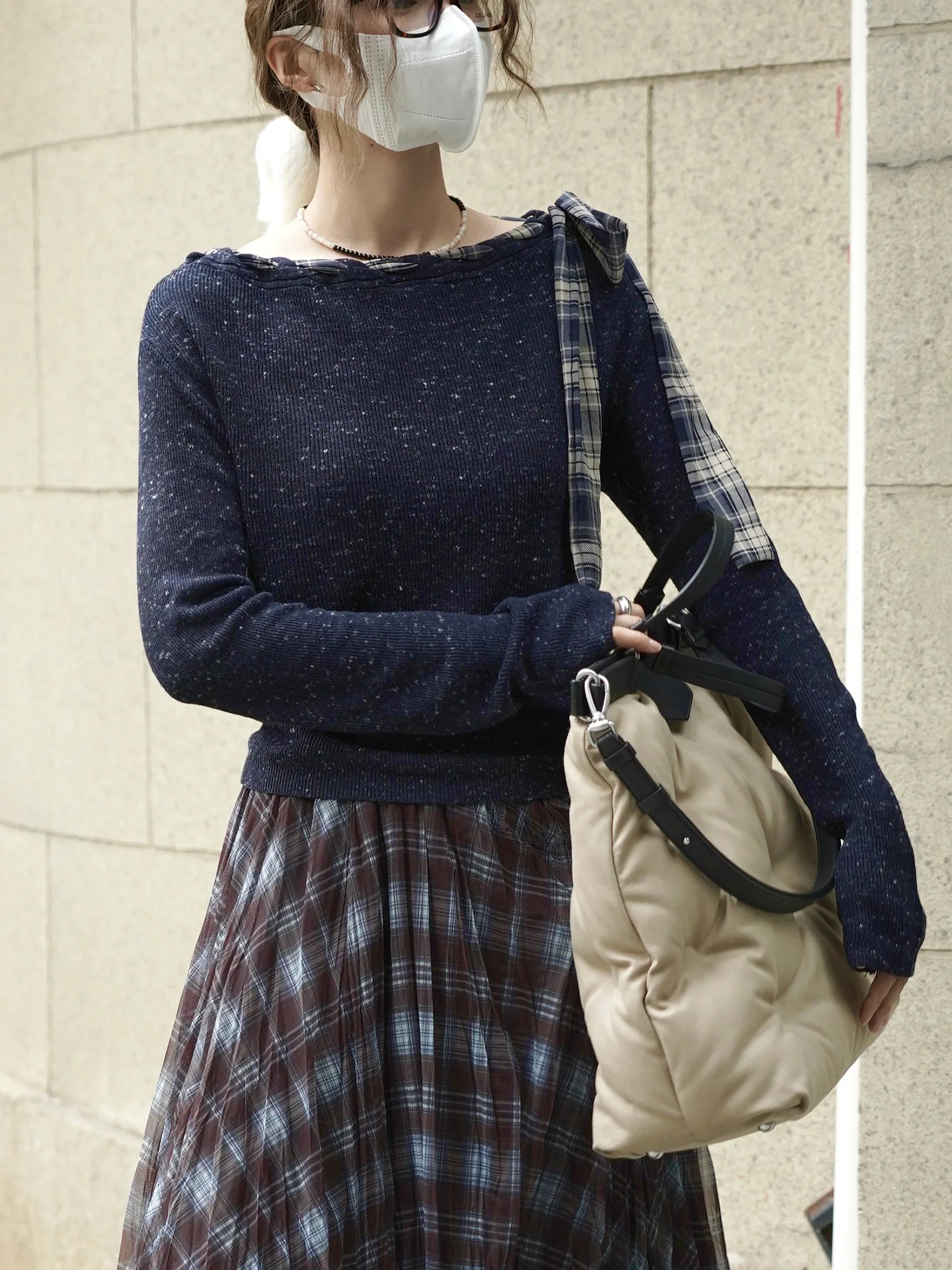 

Fashionable design, collar, checkered strap T-shirt, soft and comfortable loose top for women