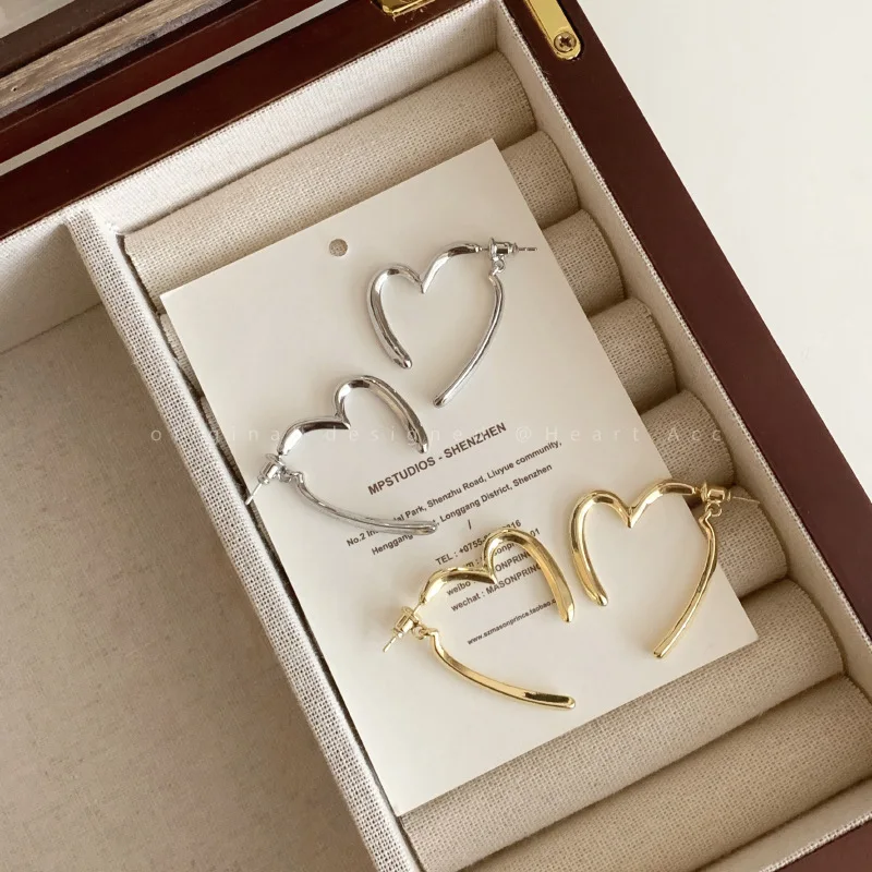 Large Hollow Heart Hoop Earrings for Women Gold Silver Tone Open Heart Shape Drop Earrings Minimalist Statement Fashion Jewelry