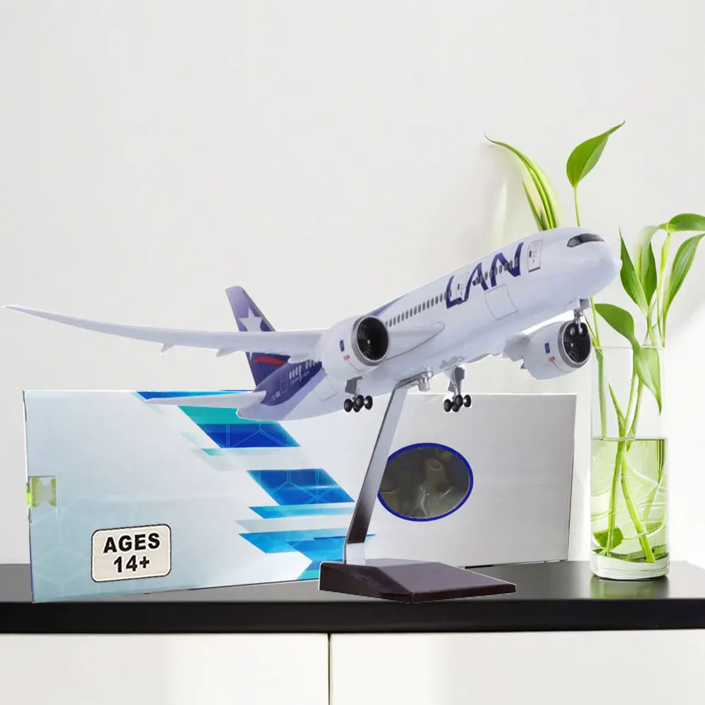 

Plane B787 Chile LAN Airline Airplane Model 47CM 1/130 scale Miniature Plane With Light and Wheel for Collection Displa model p