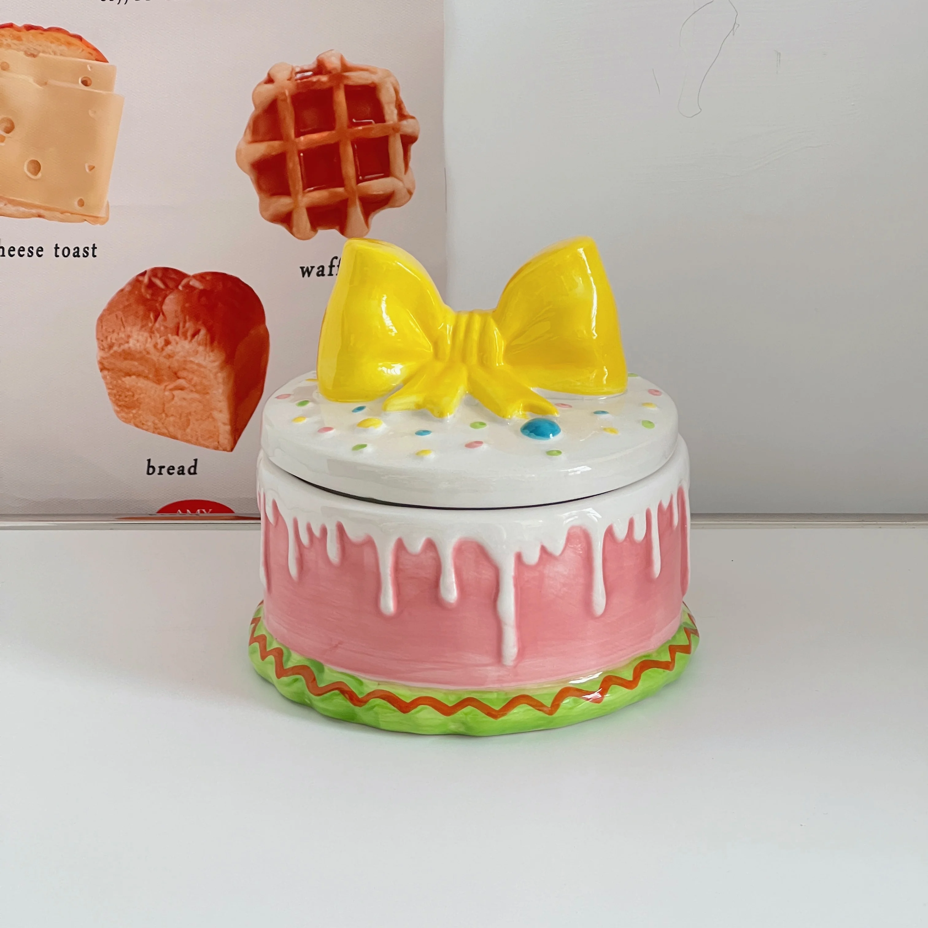 Ins Wind Ceramic Cake Storage Jar Macaron Candy Jar Storage Box Home Decoration Desktop Ornament Girl Heart Creative Gift
