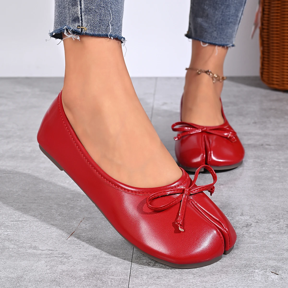 Weiche Ballerinas mit geteilter Zehenpartie für Damen, mit Schleife, aus Leder, runde Zehenpartie, Ballerinaschuhe mit niedrigem Absatz, Slip-on-Loafer, lässig, 2026 – Detail 7