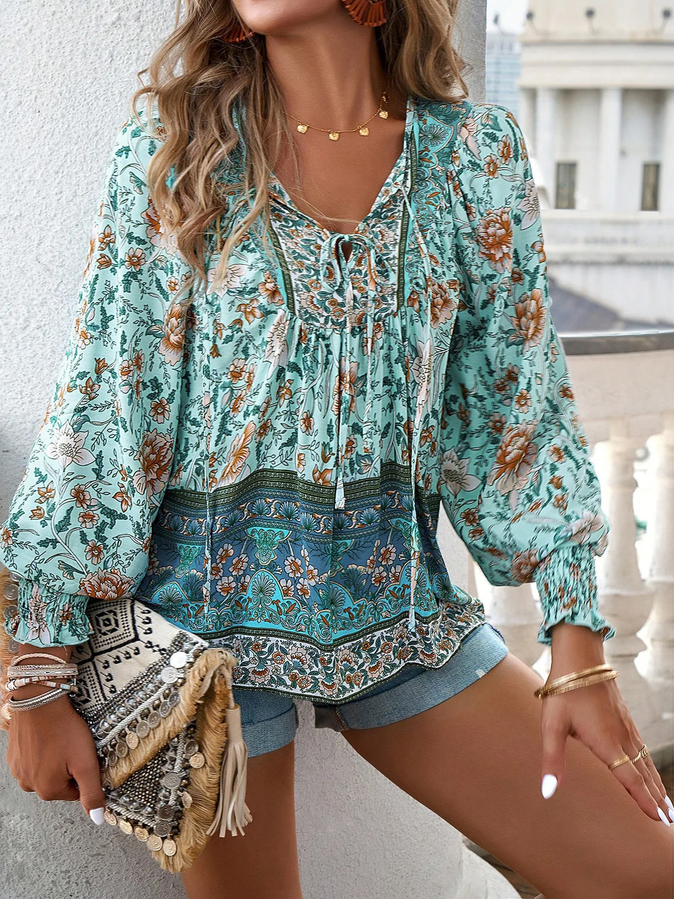 Sommerliche Damen-Chiffonbluse mit Print, elegantes V-Ausschnitt-Langarmshirt, ungeöffnete Vorderseite, Freizeitbluse – Detail 15