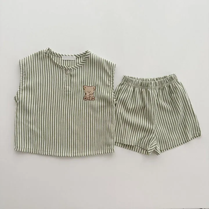 

A set of two fake pieces A-6 year-old baby, a briefcase set of relaxed two-piece sports, waffle top, summer suit set