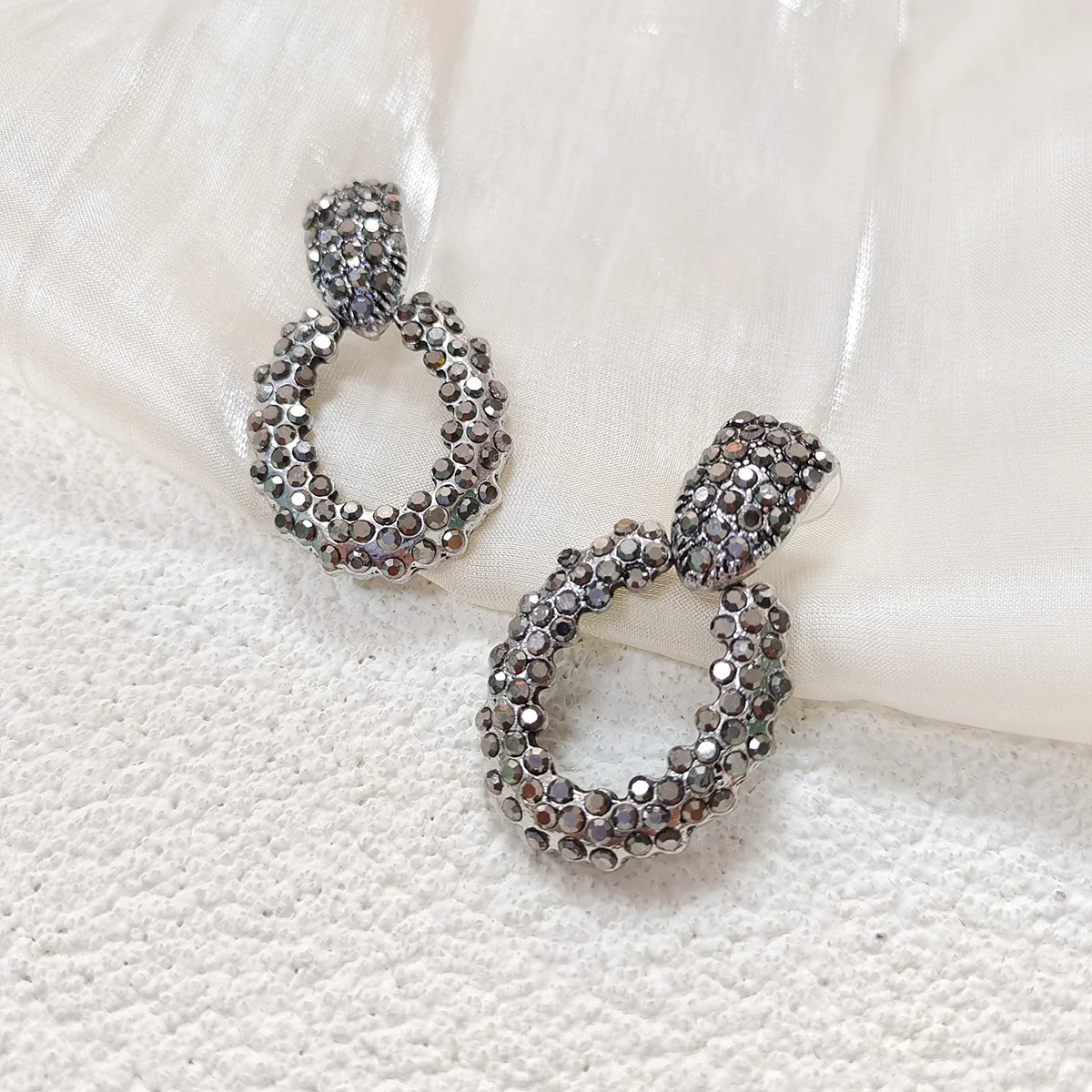 

Luxurious and elegant earrings round glittering zirconium diamond women's earrings 2024 fashion jewelry