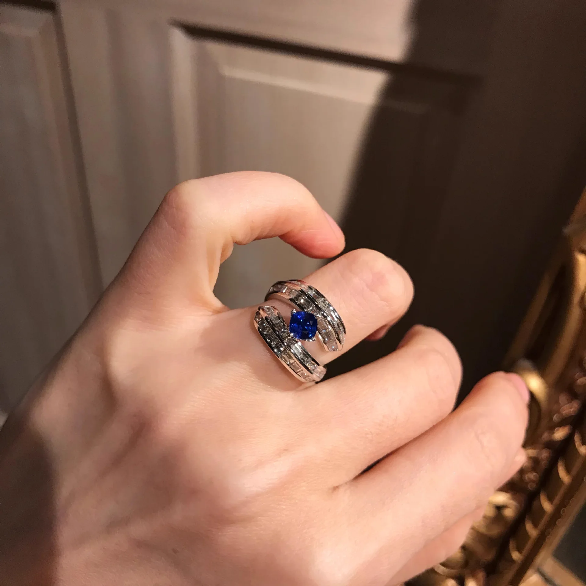 Fashionable and luxurious royal blue sapphire open-ended ring with high-end luxury feel blue quartz ring for women