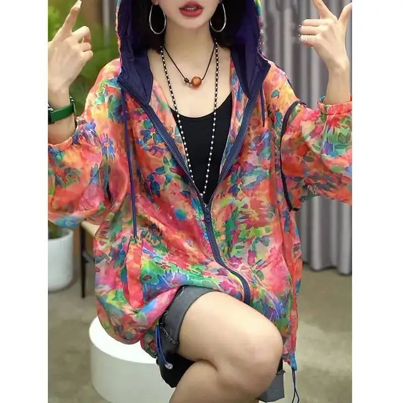 Abbigliamento di protezione solare stampato a fiori vintage Cappotto estivo da donna oversize ampio e traspirante Giacca con cappuccio con cerniera moda femminile