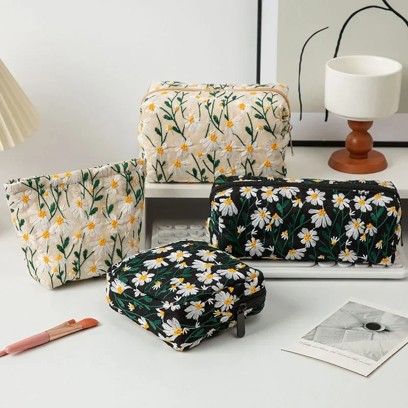 Ins Women\'s Canvas Makeup Organizer Bags Zipper Wash Skincare Sanitary Napkin Storage Bag Case Daisy Embroidery Girl Pencil Case