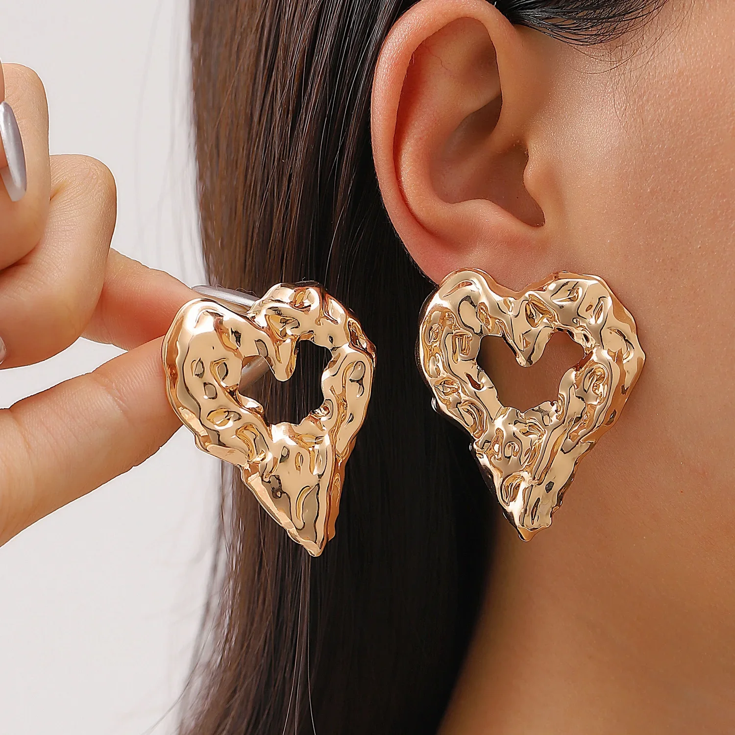 Punk Style Metal Heart Shape Big Stud Earrings Unique Personality Jewelry for Women High-end Wrinkled Gold Silver Color Earring