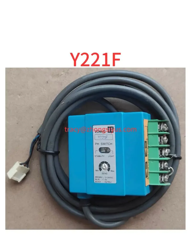 

Used Electrical Y221F Light Sensor