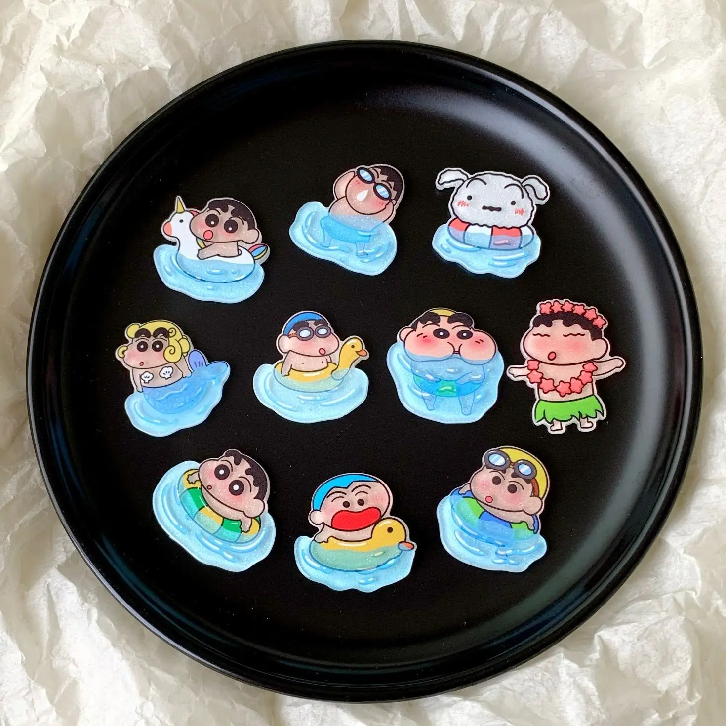 Accessoires en résine Crayon Shin-chan : autocollants décoratifs 3D amusants pour ventilateurs, gobelets, boucles de chaussures, coques de téléphone – décorations de dessins animés DIY
