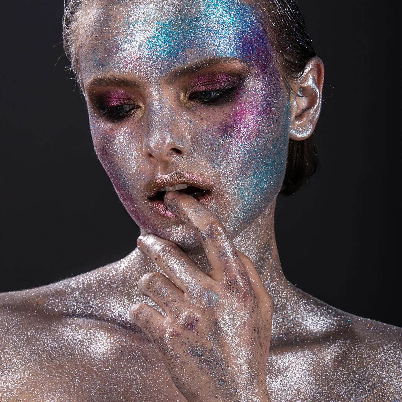 

Glitter Spray Silver Makeup Powder Highlight Hair Body Shimmer DIY Glamorous Attractive Effect Professional Personal Occasion