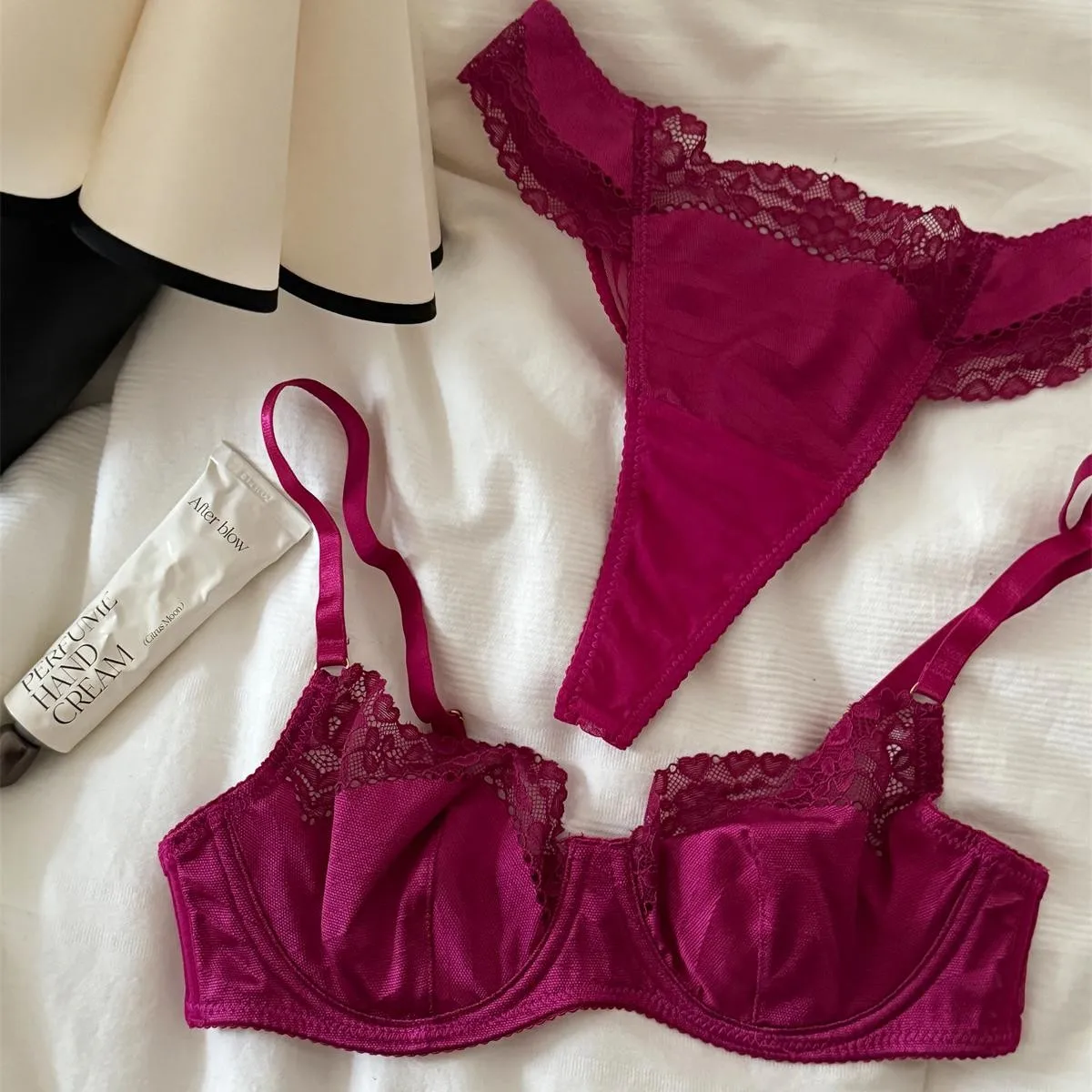 

French niche rose red thin cup lace sexy upper support gathered breathable underwear set European and American bra