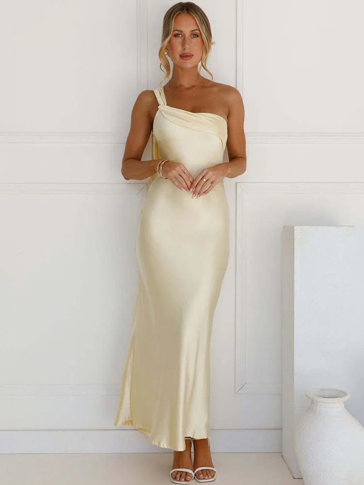 เดรสยาวแม็กซี่เซ็กซี่แบบเปิดไหล่ข้างเดียว แบรนด์ Mozision สำหรับผู้หญิง ผ้าซาติน คอเฉียง แขนกุด ผ่าสูงถึงต้นขา เหมาะสำหรับงานปาร์ตี้และคลับ