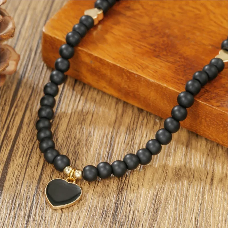 Exquisite Handmade Black Bead Strung Heart Pendant Necklace for Women Elegant Collarbone Chain Necklace Party Jewelry Gifts