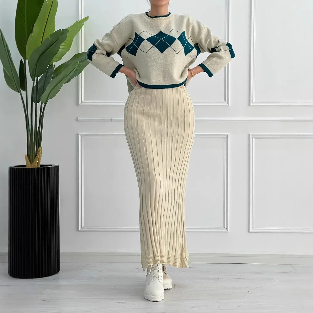 

American and European Fashion Spell Color Short Sweater + Solid Color Pit Strip Half Body Long Skirt Casual Knit Two-piece Women