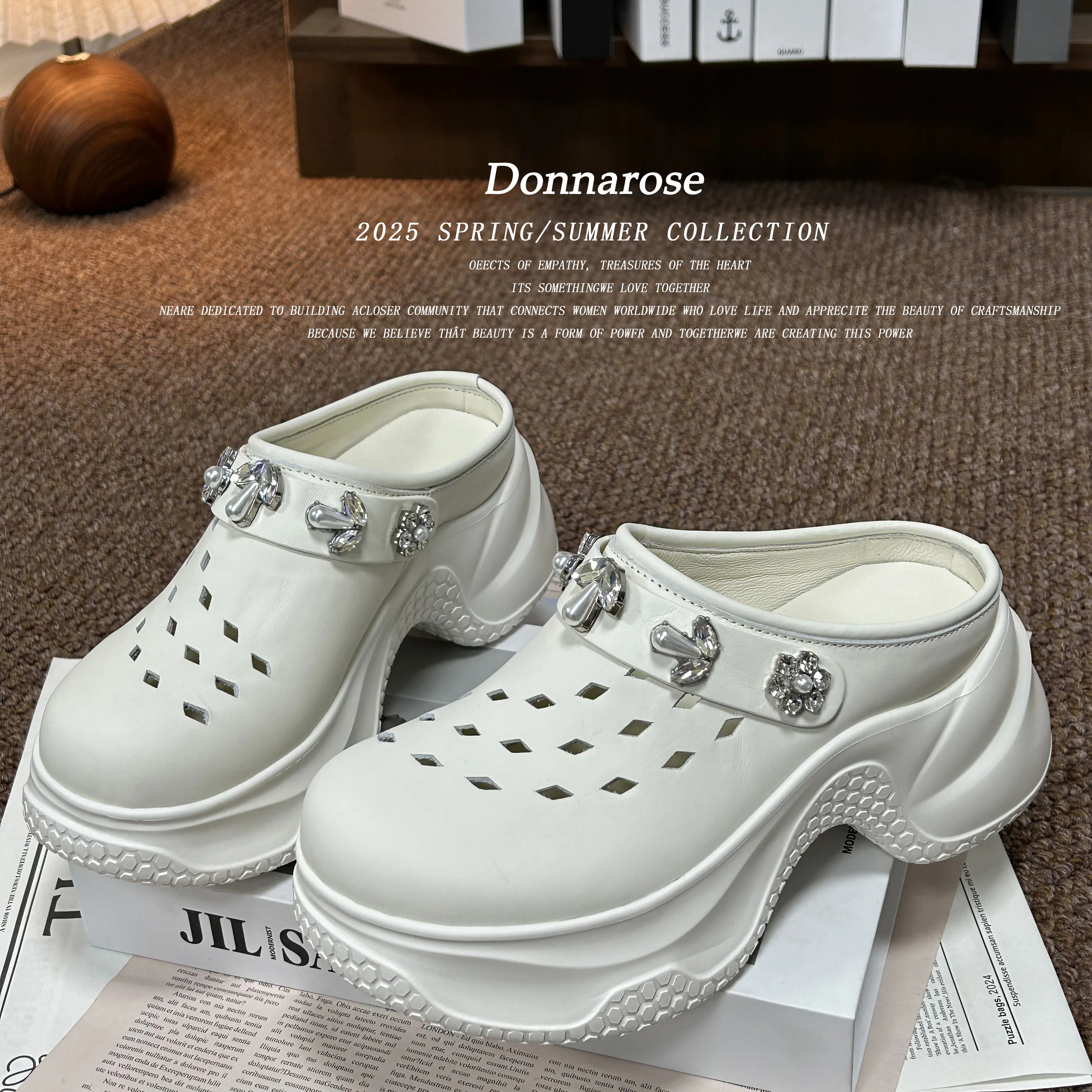 

25 new exterior leather rhinestone beach hollow out lazy person's toe bag thick bottom trailer 2025 new foot kick hole shoes