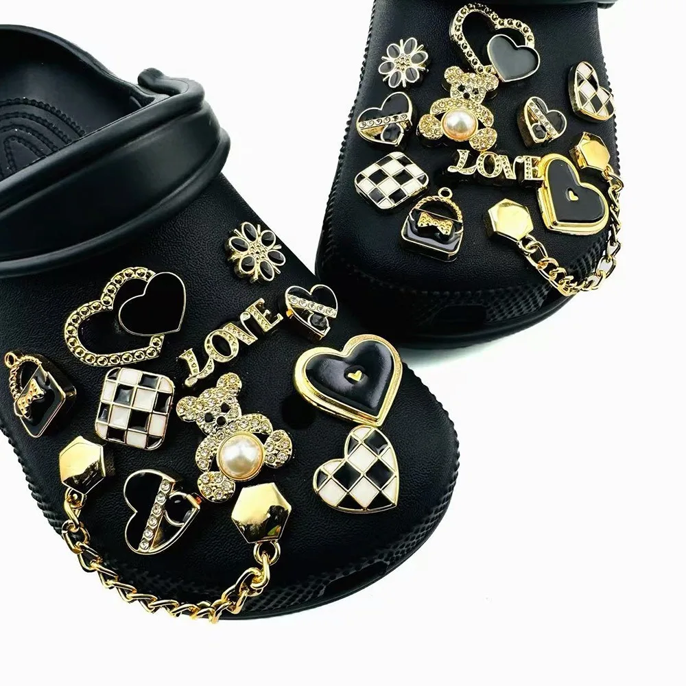 22-teiliges Luxus-Schuhcharms-Set, Zubehör für Clogs, Schuhschnallen, herzförmige Diamanten, Bären, Buchstaben, Goldkette, DIY-Schuhdekoration – Detail 4
