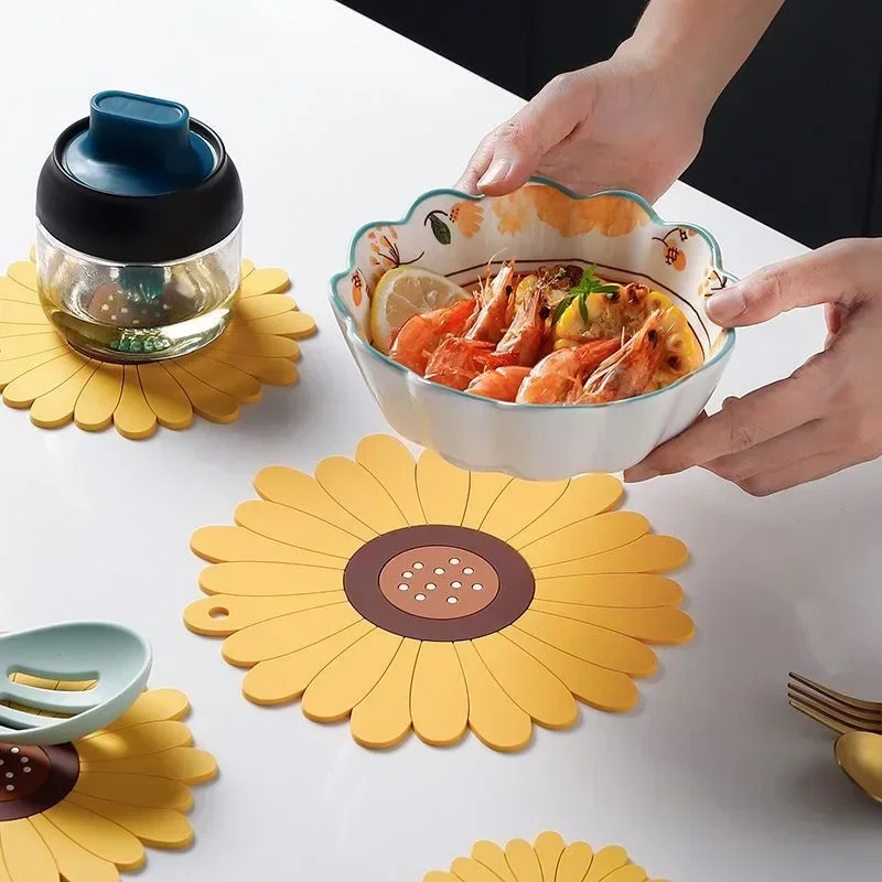 

PVC Sunflower Hot Pot Holder Anti-Slip Cup Coasters Bowl Tableware Mat Heat Resistant Pan Pad Countertop Kichen Accessories Suit