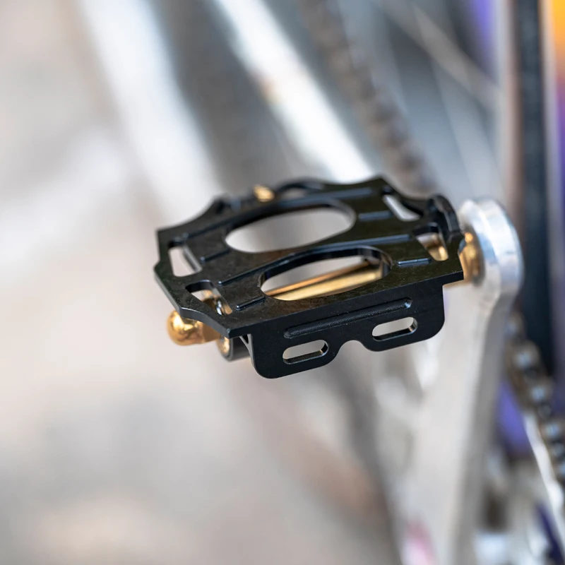 SILDES 2PCS Bicycle Pedals Ultralight CNC Aluminium Alloy Anti-Slip Fixed Gear Track Bearing Bike Pedal For Straps Belt Tape