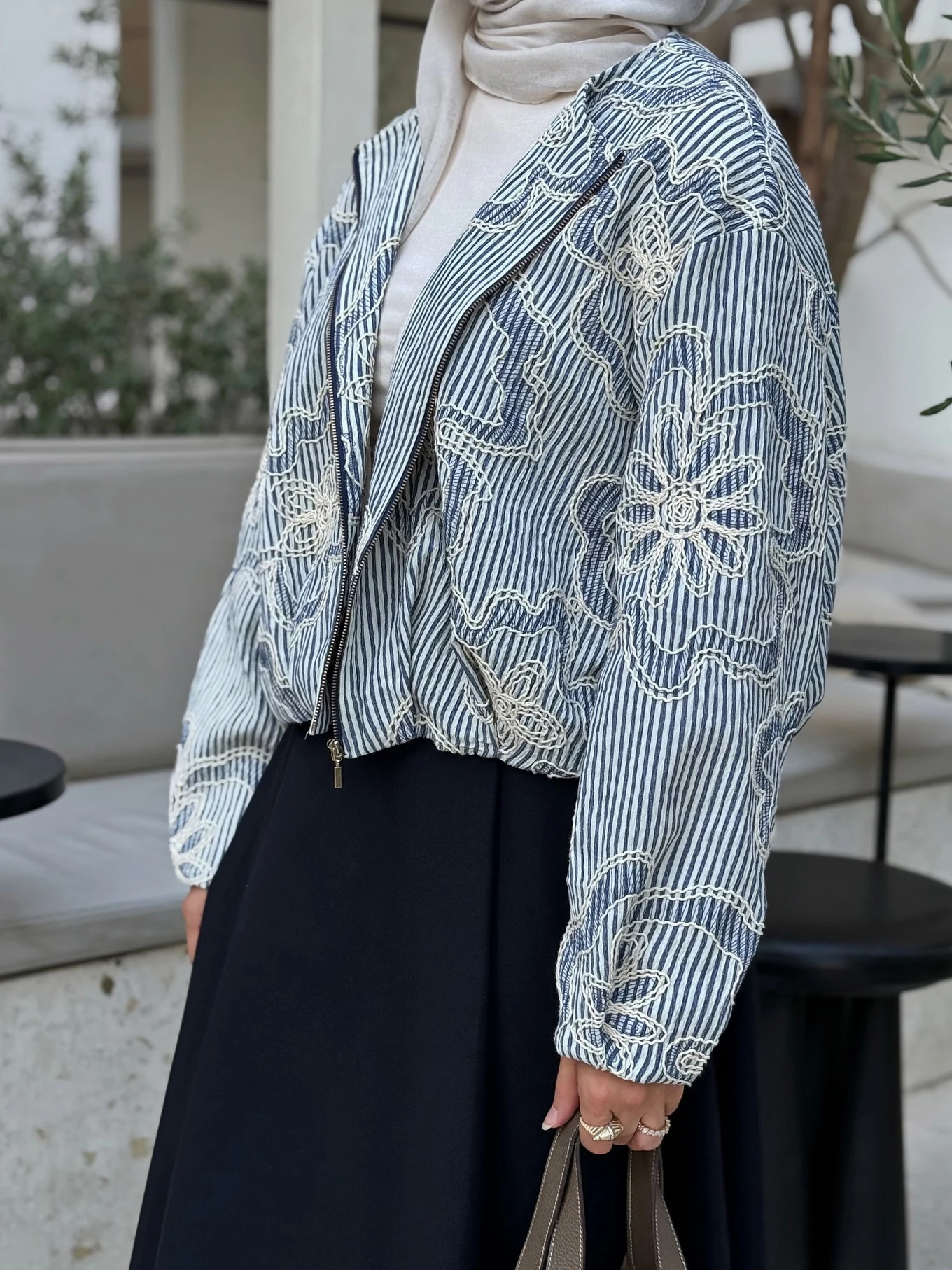 

Flower Embroidery Textured Bomber Jacket Women Autumn New O-Neck Long Sleeve Zipper Streetwear Fashion Short Outerwear Jackets
