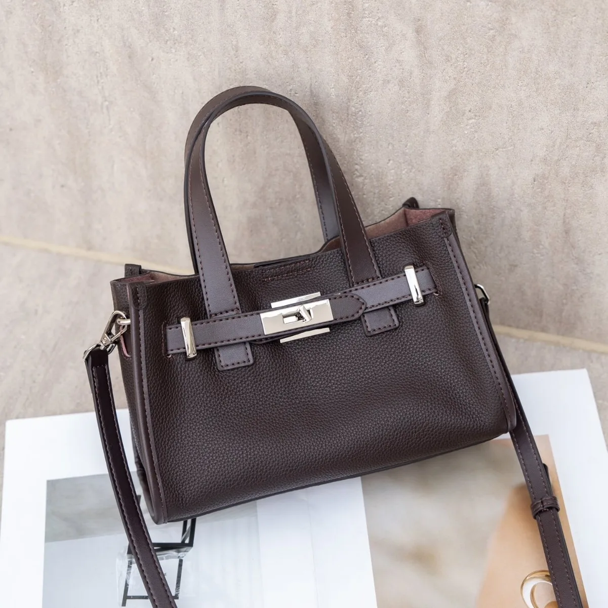 

High quality genuine leather handbag, women's single shoulder handbag and wallet, luxurious design bag, large capacity casual ci