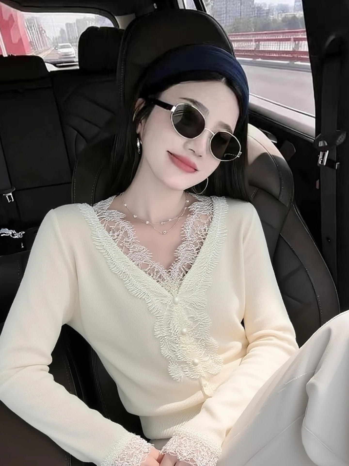 

Fashionable Long Sleeve Lace Trim Knitted Top Skin Friendly Base Layer Loose Fit V Neck Spring Early Gentle Style Knitwear