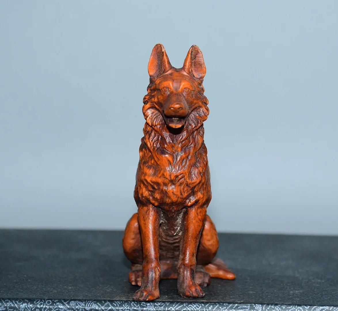 

3"Tibetan Temple Collection Old Boxwood Wolf and Dog Statue Wangcai Dog Amass wealth Ornaments Town house Exorcism