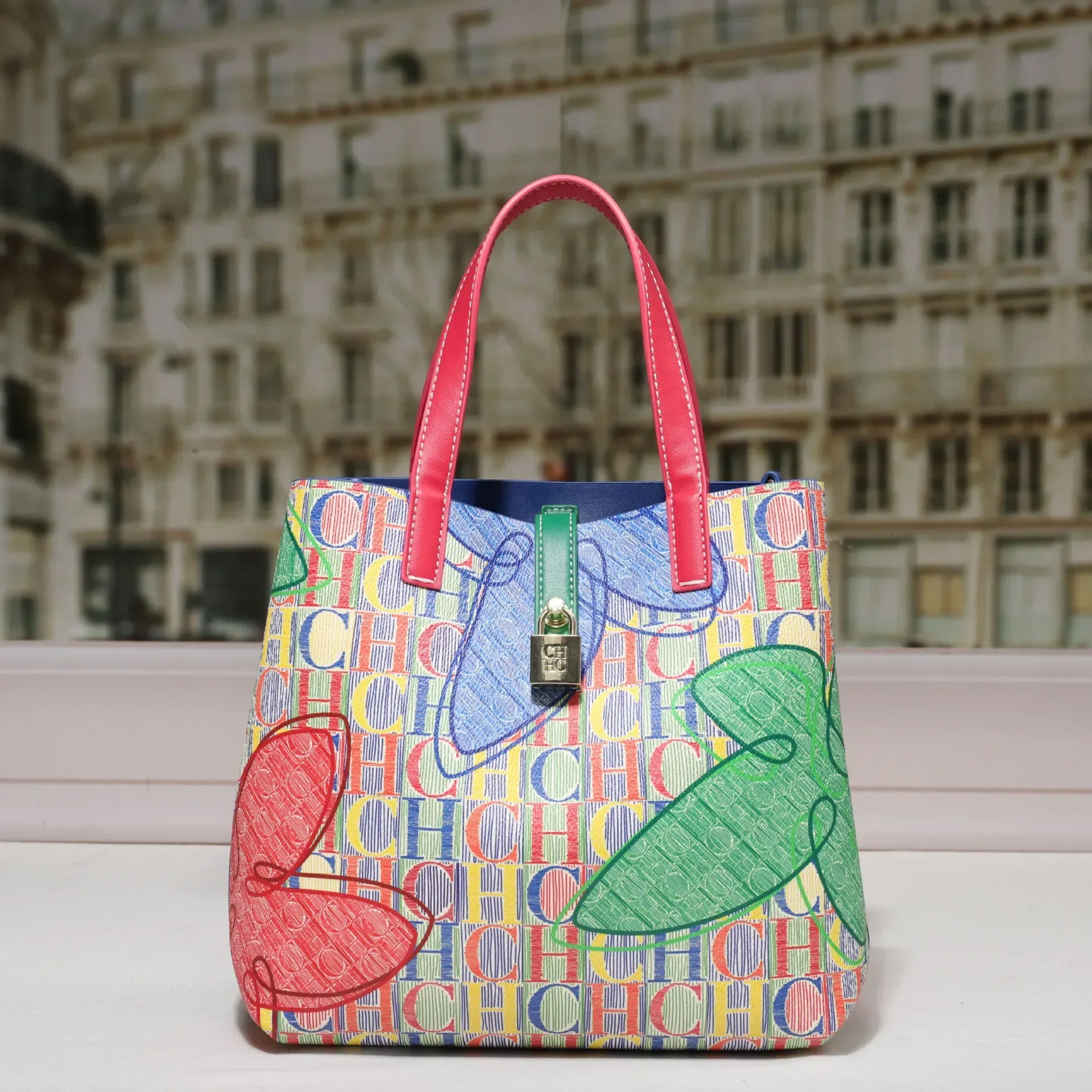 Słynna marka luksusowa, popularne, klasyczne, eleganckie skórzane torebki damskie, torby na ramię, listonoszki, torby typu tote, portmonetki damskie.