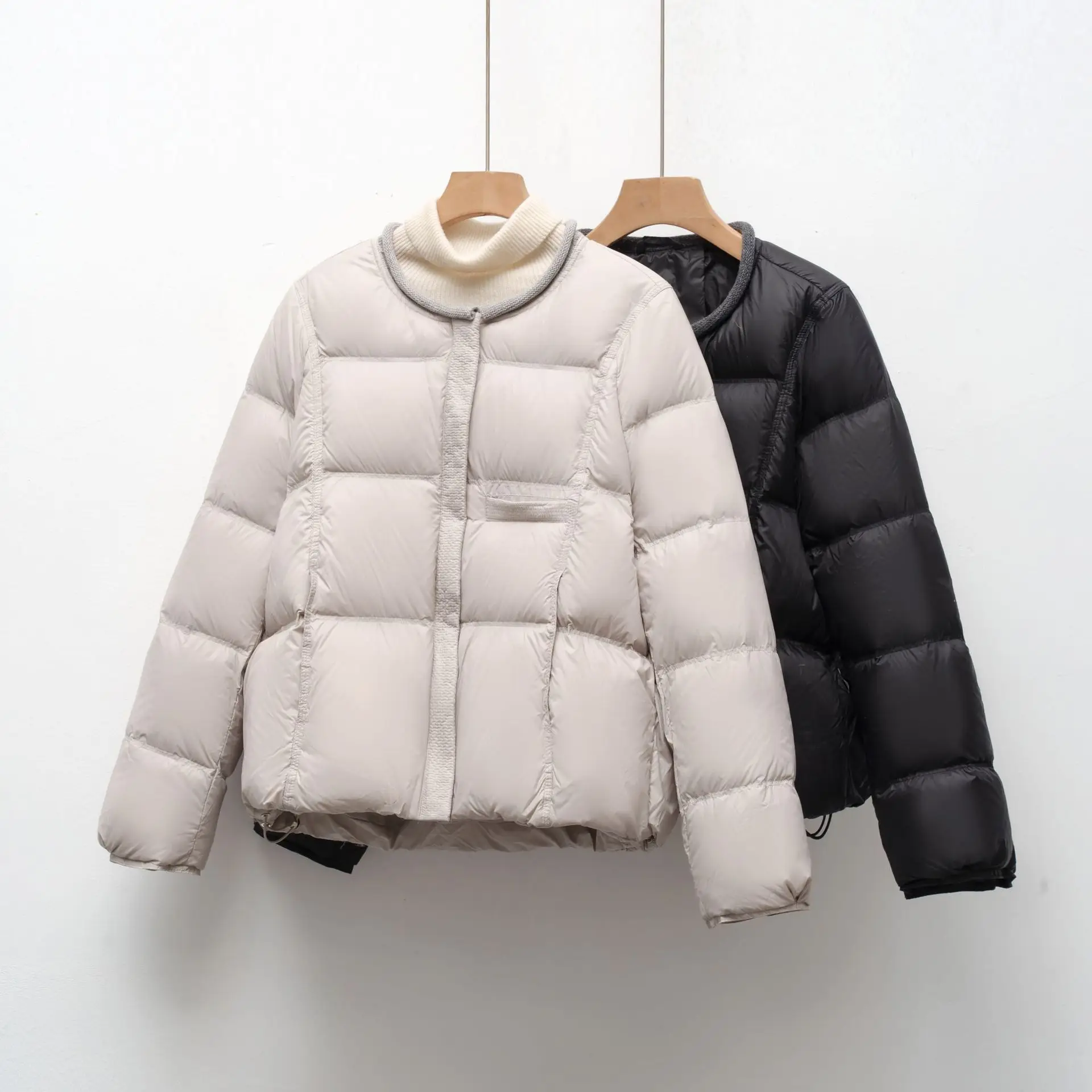 

Winter Simple Versatile Short Down Coat with 90% Down 2026 Women's Loose Casual Round-Neck White Duck Down Jacket
