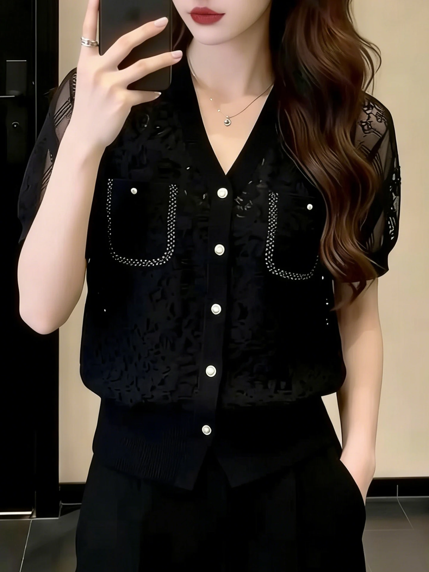 Elegant Black Short Sleeve Knitted Top Soft Skin-friendly Light Maturity Style Fashionable Age-defying Versatile Autumn Shirt