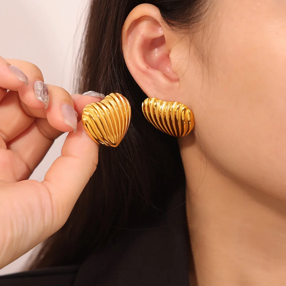 

Elegant temperament sweet, stainless steel gold-plated stud earrings