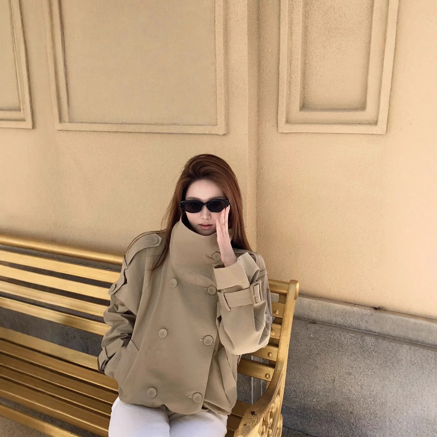 معطف نسائي قصير من LEOSOXS بياقة واسعة وإبزيم مزدوج الصدر مع جيوب قلابة لملابس يومية أنيقة وغير رسمية