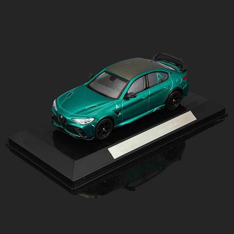 Bburago 1:43 Hardcover Edition Alfa Romeo GTAm Green racing model simulation car model alloy car toy male collection gift