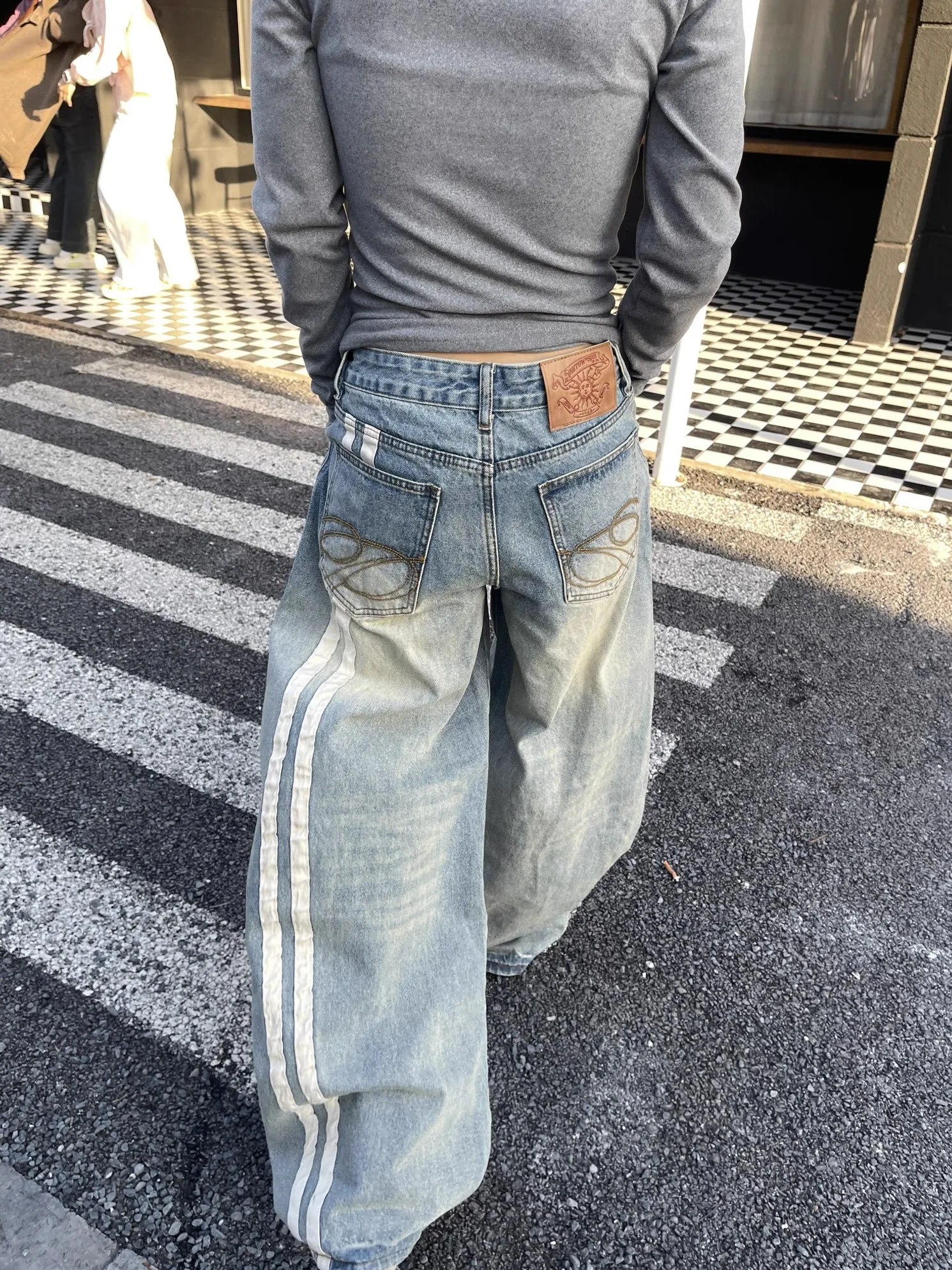 

Retro American Design Embroidered Knife Jeans Men Women Straight Casual Loose Waed Versatile Floor Length Trousers