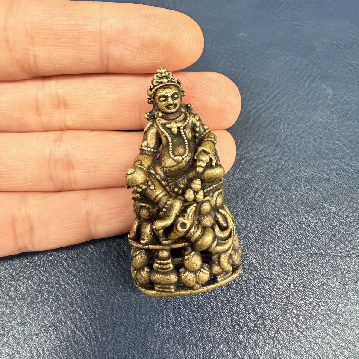 Tibetan tibetan sitting wealth god yellow jambhala Statues Figurines Lucky Ornaments Home Decoration gifts