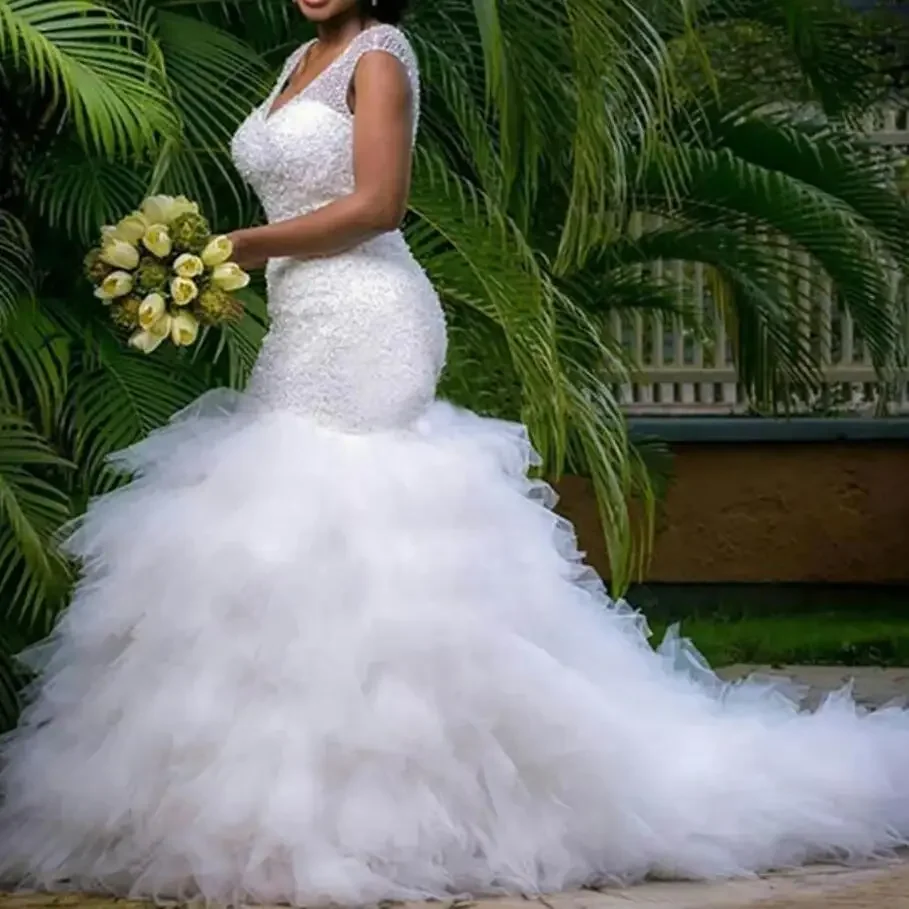 Customized Customize Sexy V Neck Pure White Plus Size Mermaid Wedding Gowns Heavy Handwork Sleeveless Bride Dress For Africa Wom