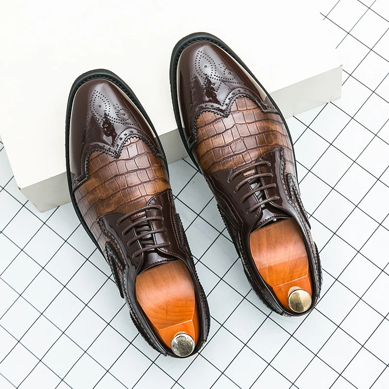 

Мужские туфли большого размера с резными блоками, лоскутная яркая дышащая классическая деловая обувь с яркой поверхностью, мужская молодежная трендовая обувь