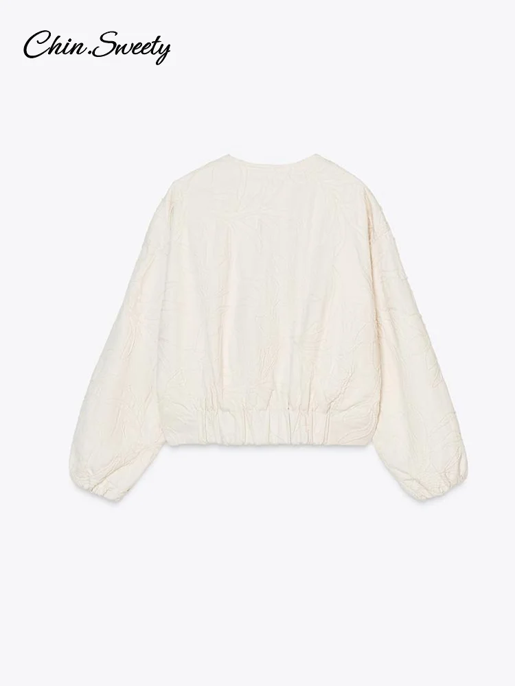 Рисунок 6 - Повседневная женская куртка-бомбер с вышивкой