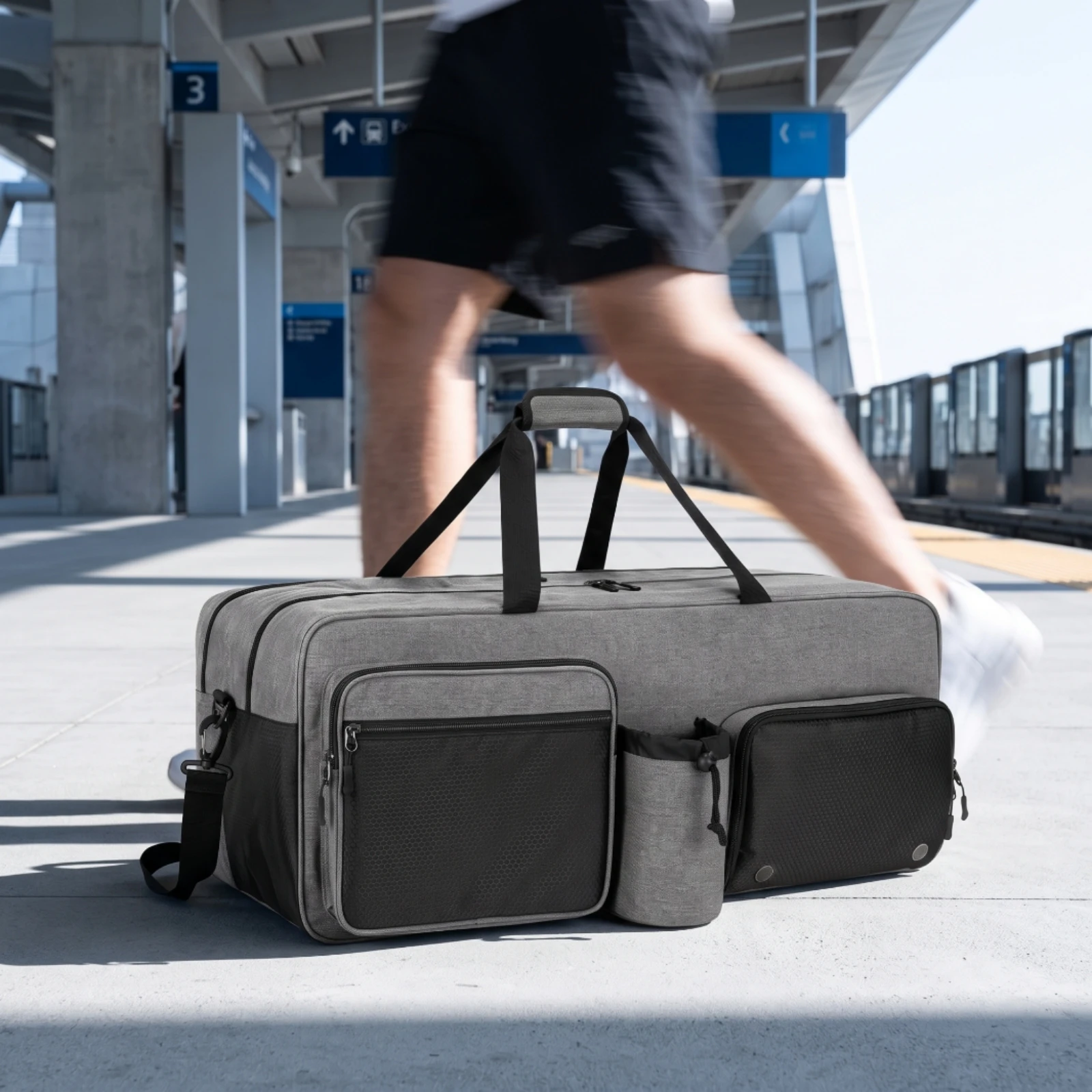 Tennis Bag with Shoe Compartment Large Capacity Tennis Duffel Bag Adjustable Water-Resistant for Athletes, Travel