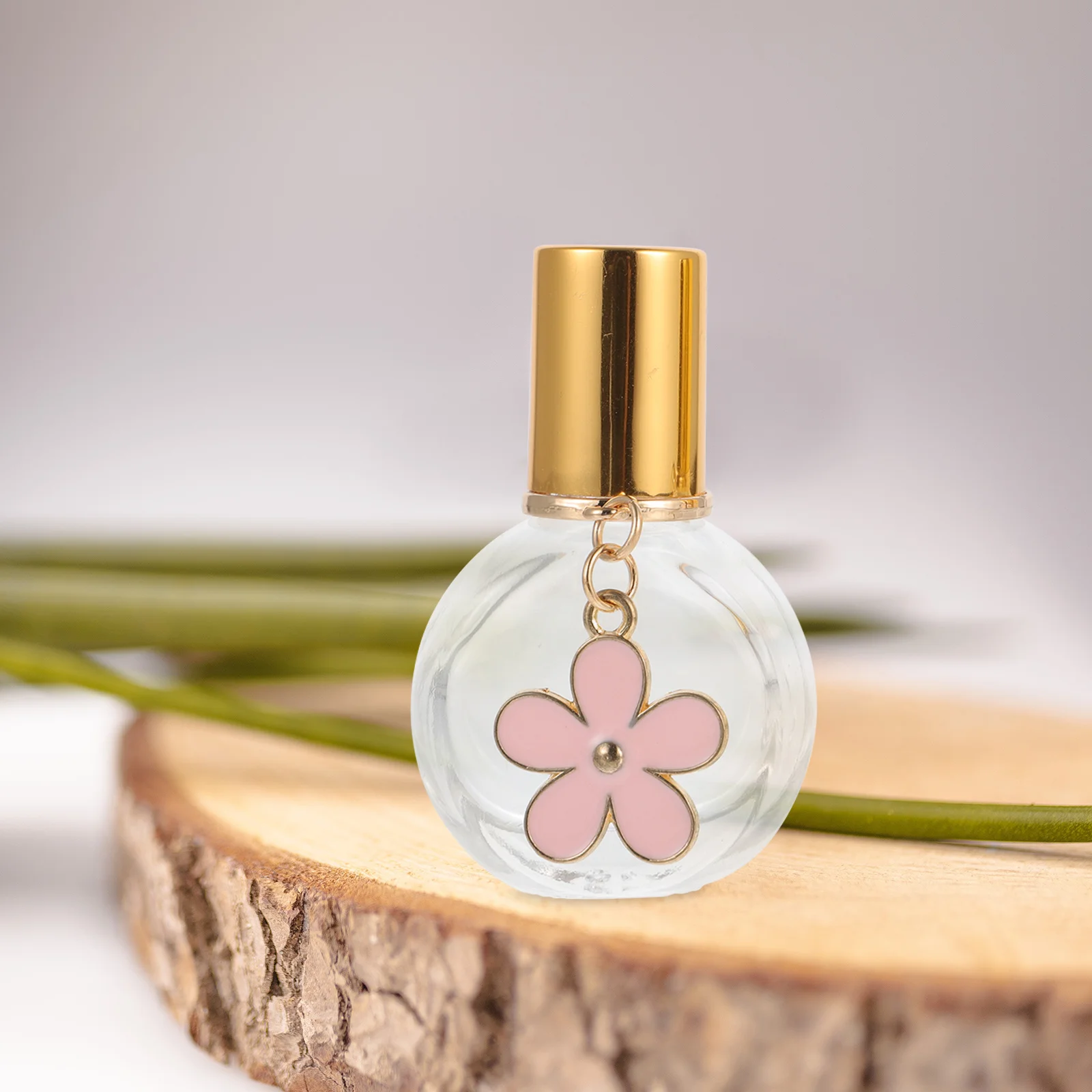 

2Pcs Clear Glass Roll on Perfume Bottles Leakproof Round Flower Design Essential Oils Diffuser Roll-on Perfume Bottles