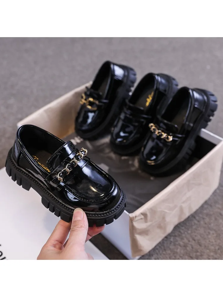 2025 pour enfants plate-forme noir en cuir verni chaîne mode garçons filles chaussures plates quatre saisons élégant 26-36 enfants chaussure