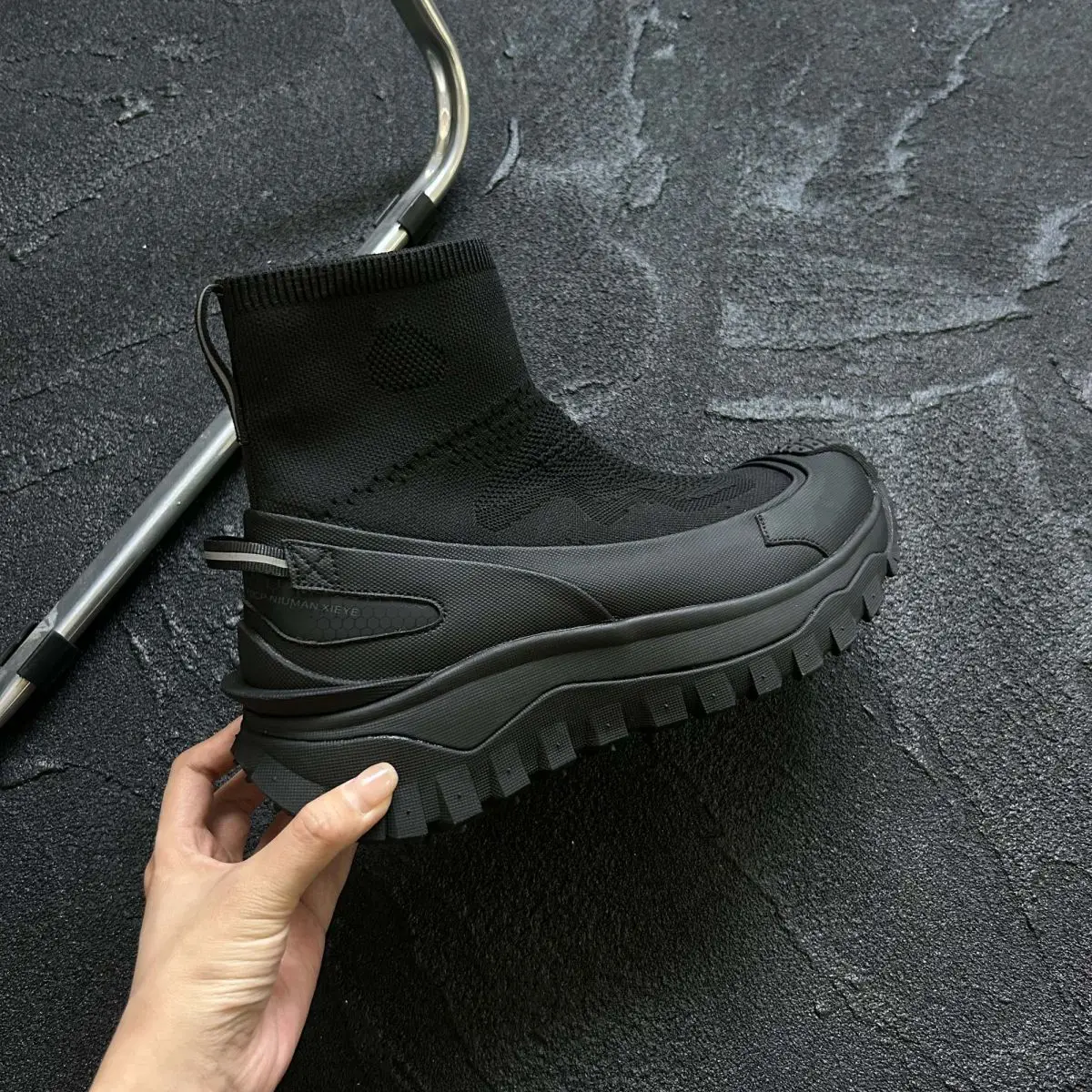 العصرية الانزلاق على أحذية رياضية متماسكة تشيلسي الأحذية منتصف العجل الجوارب الأحذية تنفس أحذية رجالي كسول أحذية رياضية أحذية غير رسمية